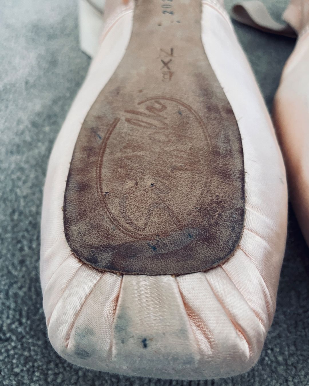 Damenschuhe: Pointes de danse Suffolk Spotlight taille 6 XN avec rubans – Gebraucht aus Jussy von Retrove 2