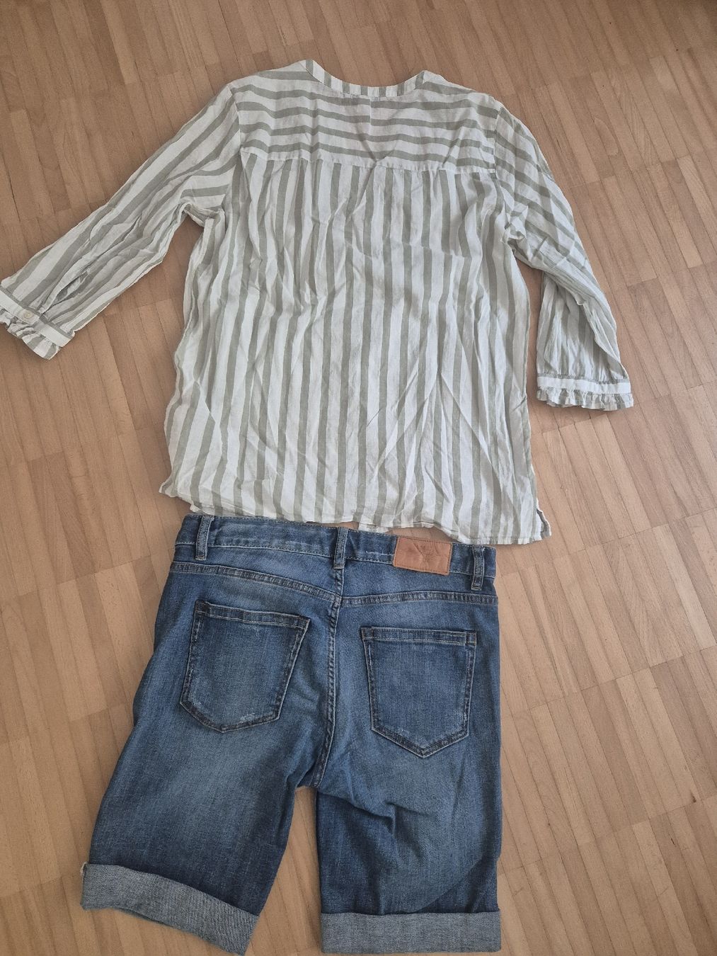 Esprit Lots de vêtements: Sommerkleider-Set, 2 Teile, Jeans Shorts, Esprit Bluse, 38 – D'occasion à Bern par grisu_79 1