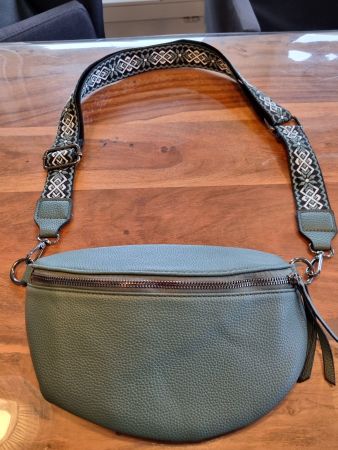 Cross Body Umhänge Tasche sehr gute Verarbeitung wie NEU