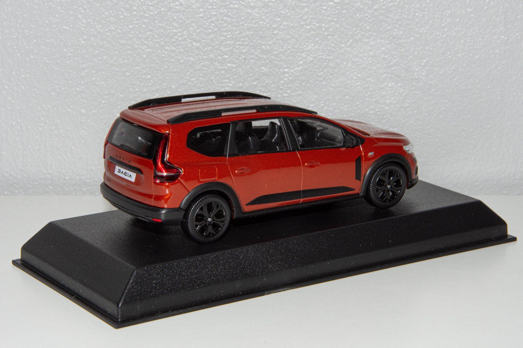 Dacia Modellautos: Dacia Jogger NOREV (1/43) – Gebraucht aus Genève von auto_miniatures 1