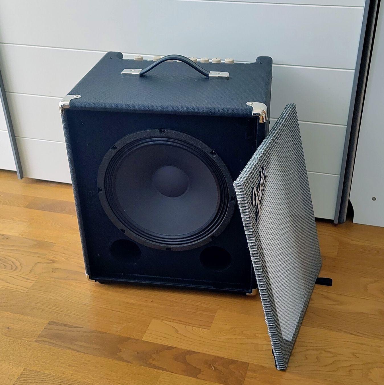 Fender Amplificatori: Fender Rumble 100 Basscombo mit Cover – Usato da Wabern venduto da Kos7 2