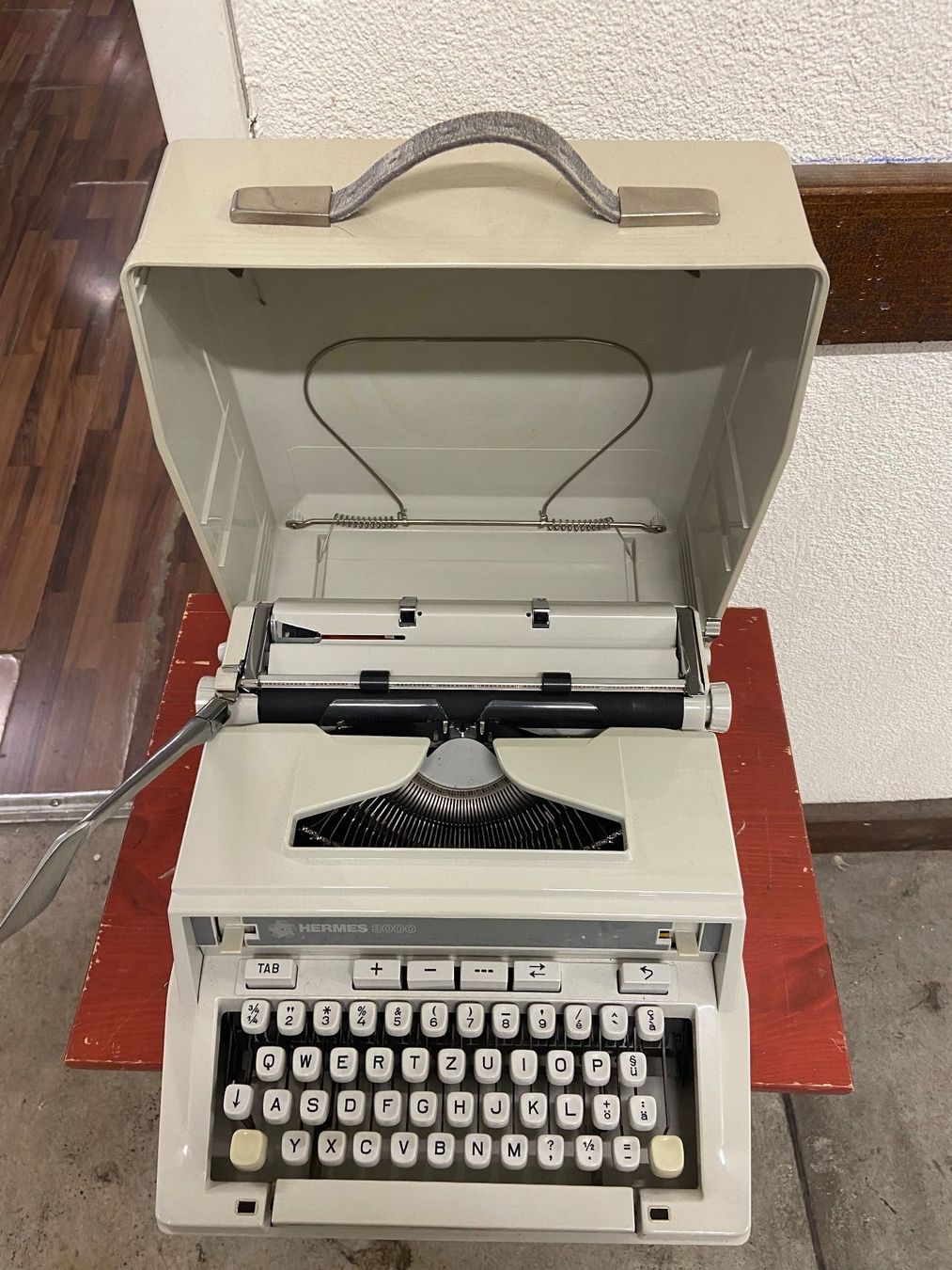 Macchine da scrivere: HERMES 3000 SCHREIBMASCHINE – Usato da Dietikon venduto da brocki-eyra 3