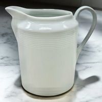 Pichet Philippe Deshoulières en porcelaine de Limoges