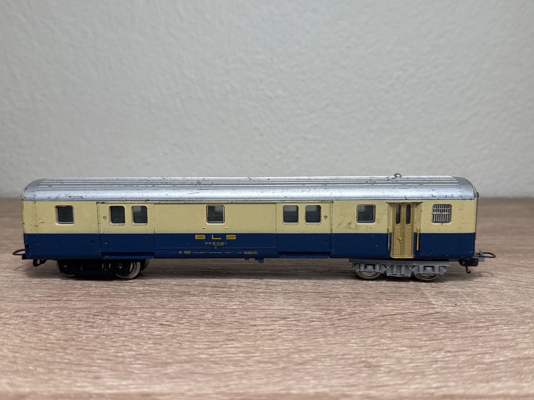 Lima Modellini di ferrovie: Lima Gepäckwagen BLS (225) – Usato da St-Aubin-Sauges venduto da Lo_Go 1