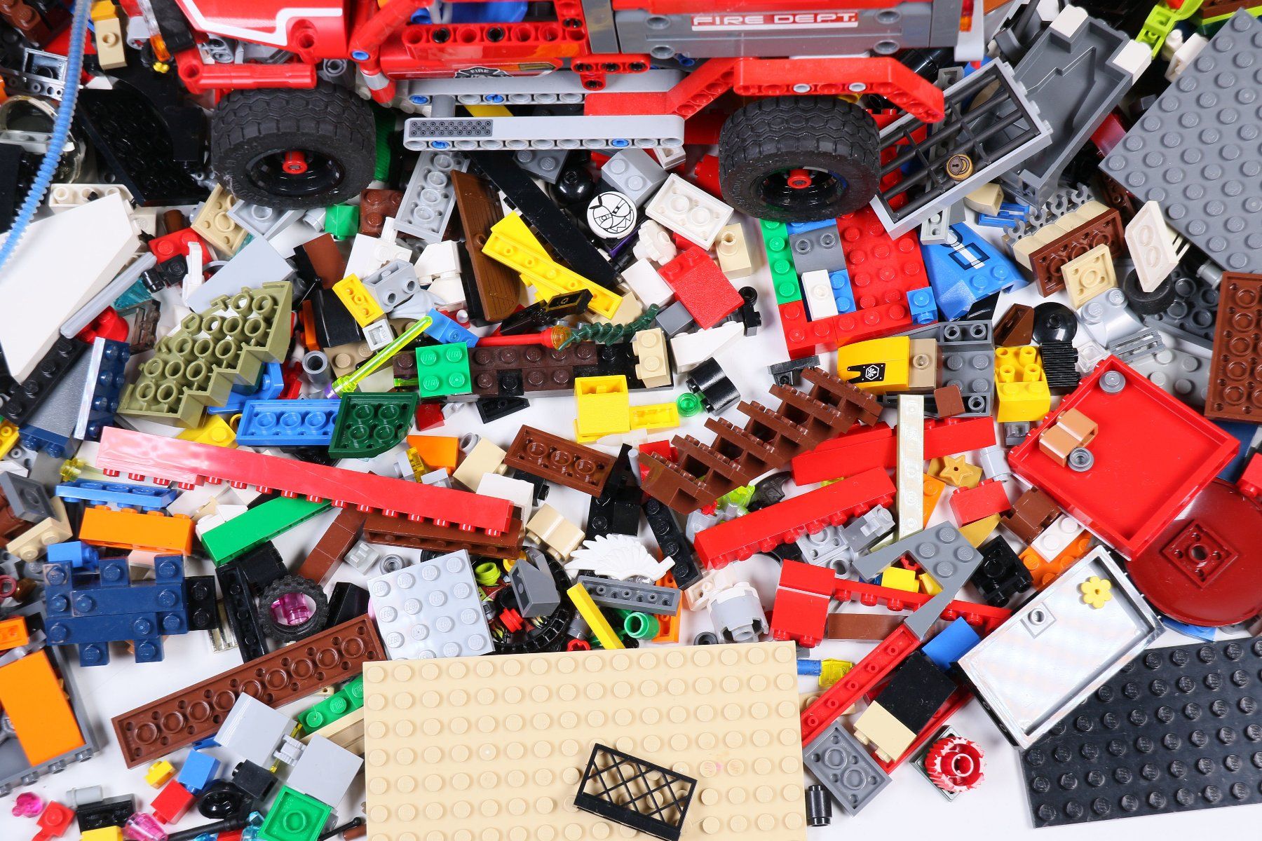 Lego Kit di costruzioni: 1.5 kg. Legoteile mit Feuerwehrauto – Usato da Hettlingen venduto da Scholi99 2
