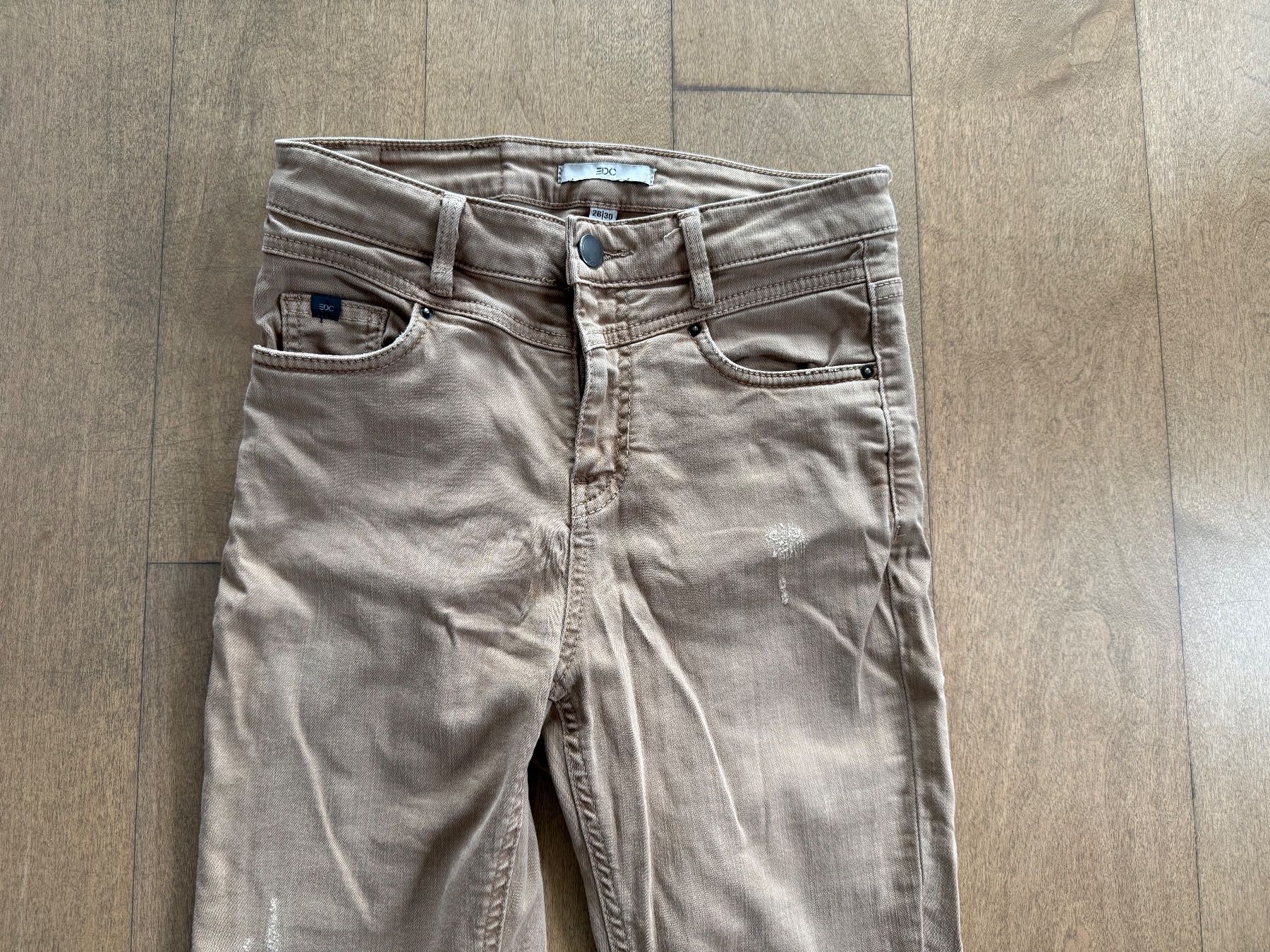 Esprit Jeans: ESPRIT EDC: Beige Röhrenjeans Gr. 26/30 – Usato da Meilen venduto da kleisi01 2