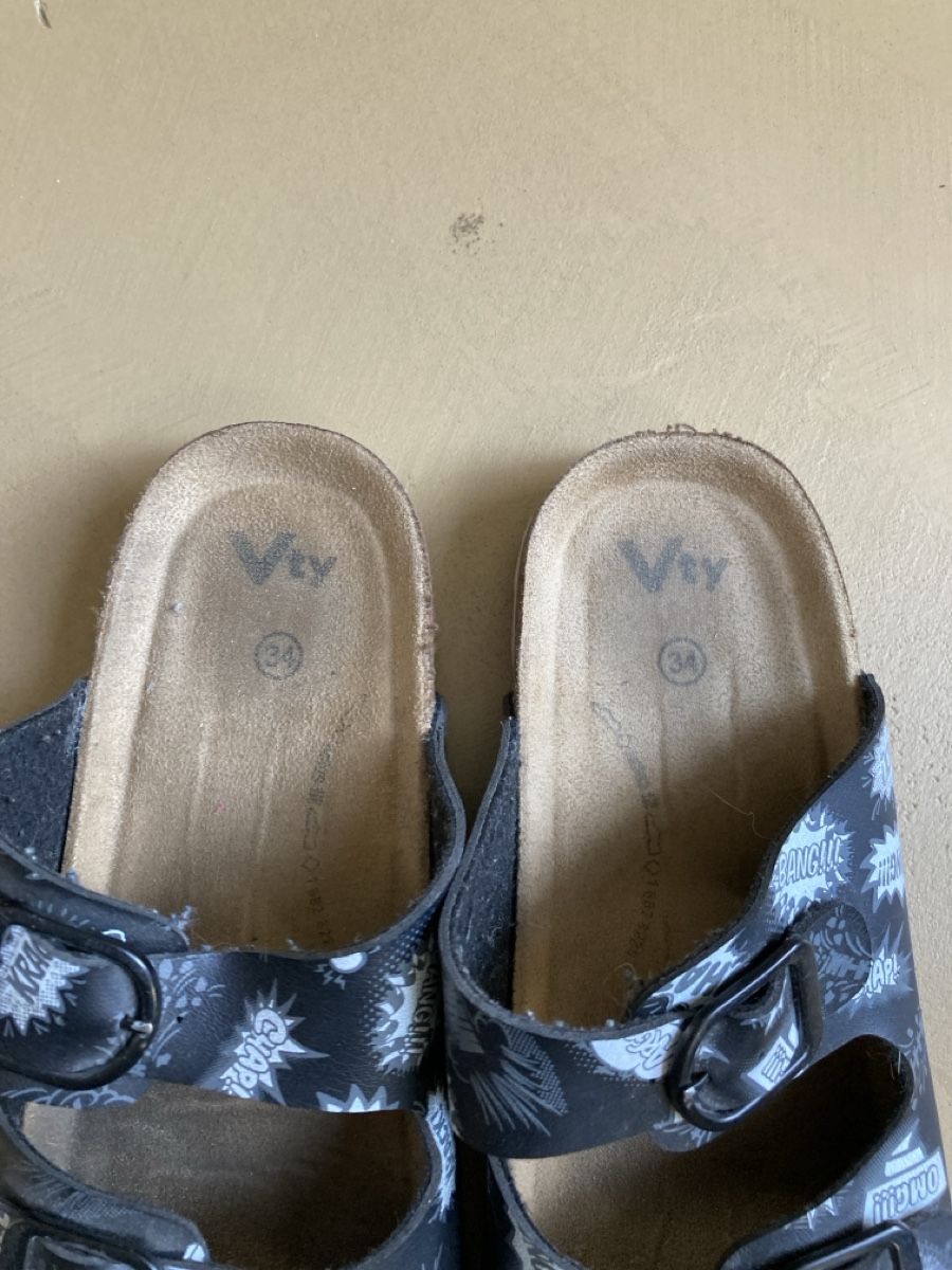 Scarpe per ragazzi: Hausschuhe Finken grösse 34 – Usato da Lohn-Ammannsegg venduto da Christoff1 2