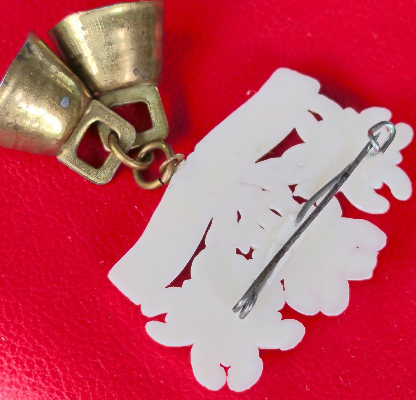 Spille & Fermagli: Schweizer Souvenir Brosche 3 Edelweiss aus Zermatt – Usato da Zürich venduto da Tanteemma369 5