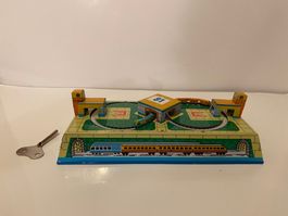 Eisenbahn Züge fahren im Kreis 12 x 24 x 6 cm ca. 81