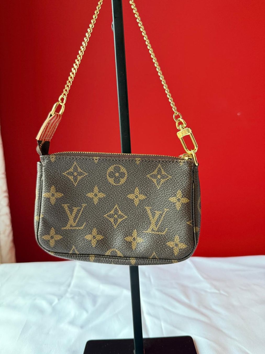 Louis Vuitton Taschen: Louis Vuitton Pochette Trunks Monogram Canvas – Neu (gemäss Beschreibung) aus Oberarth von SSS. 1