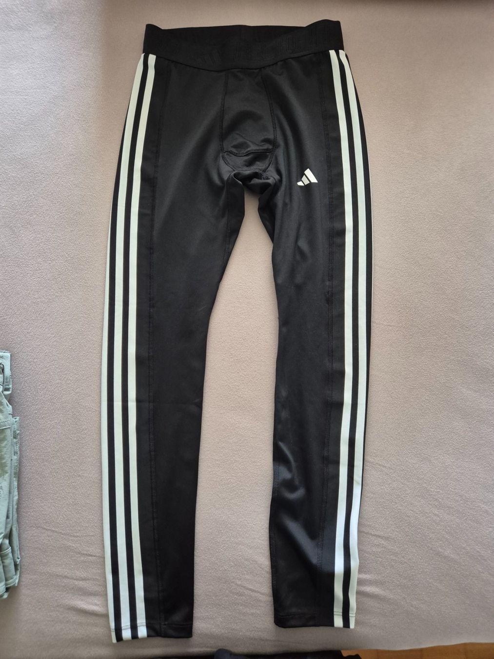Adidas Pantaloni: Adidas Techfit Trainingshose Herren – Nuovo (secondo la descrizione) da Luzern venduto da Yel_low