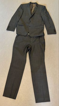 Eleganter grauer Anzug – komplett – Gr. 48 / R32 / M