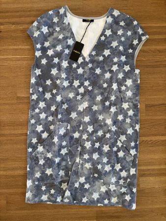 Lässiges Sommerkleid mit Sternenmuster
