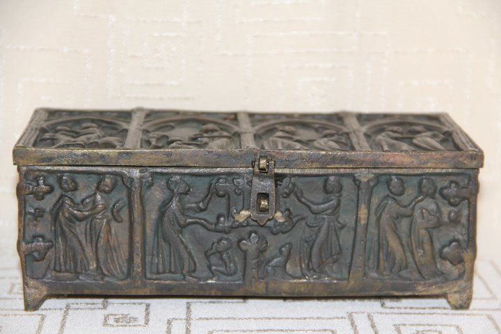 Truhen: Grande   antique  coffret en bronze . – Gebraucht aus Praz (Vully) von pikuluka1 3