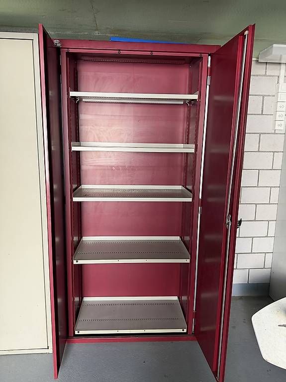 Schränke: Metallic storage cabinet – Gebraucht aus Pfäffikon SZ von lar_wl22 1