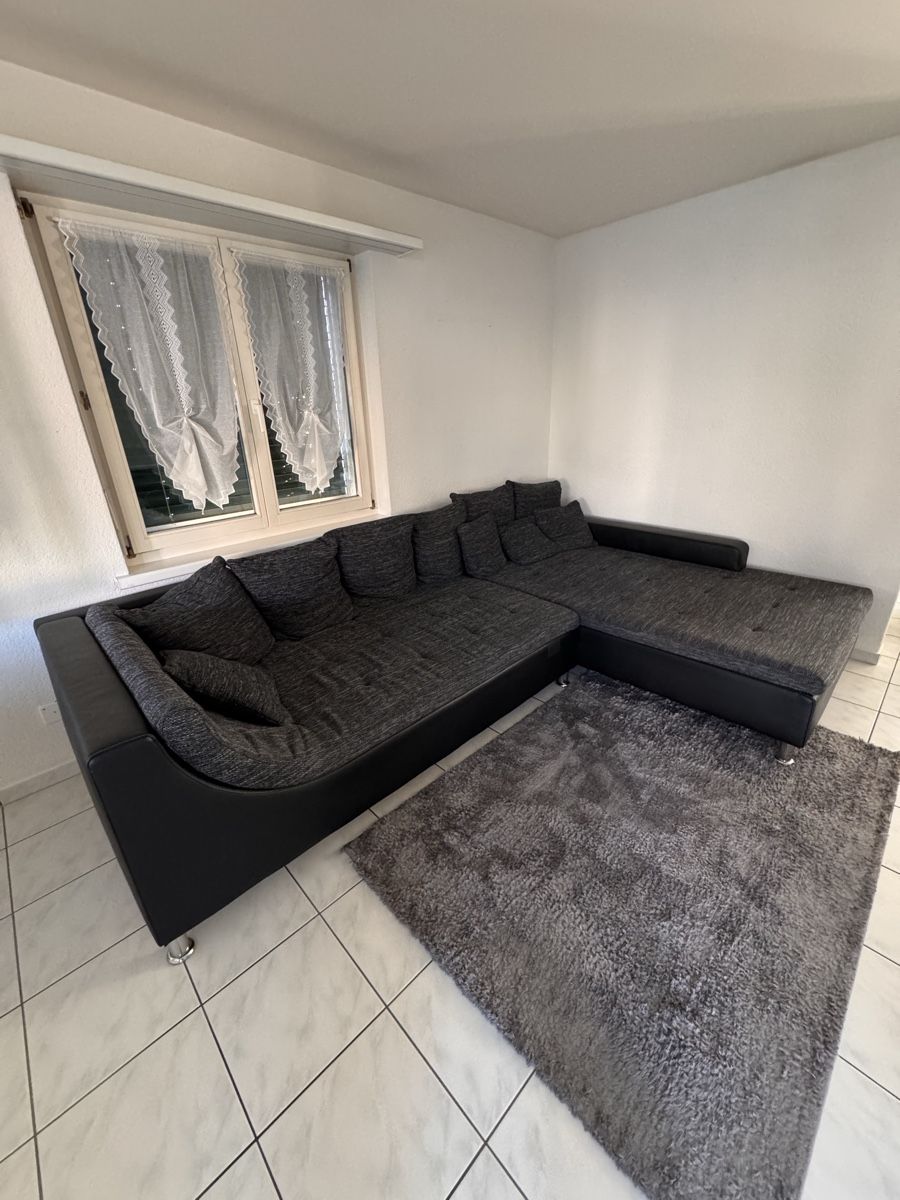 Divani: Ecksofa grau mit Kunstleder, Masse 323x216cm – Usato da Oberbipp venduto da McLee23 1