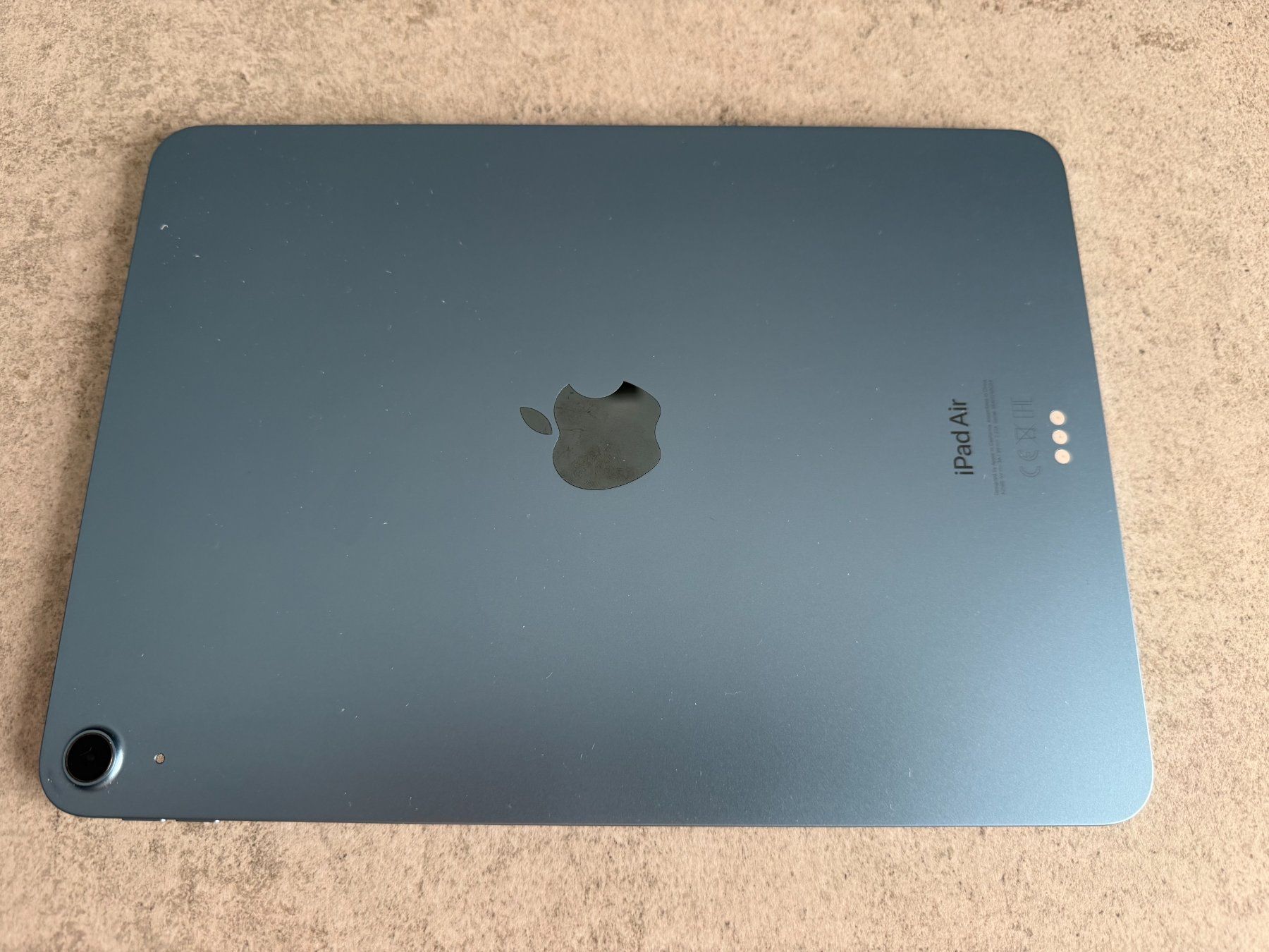 Apple Tablet PC: Apple iPad 5. Generation mit Magic Keyboard blau – Usato da Eiken venduto da Beyeler 2