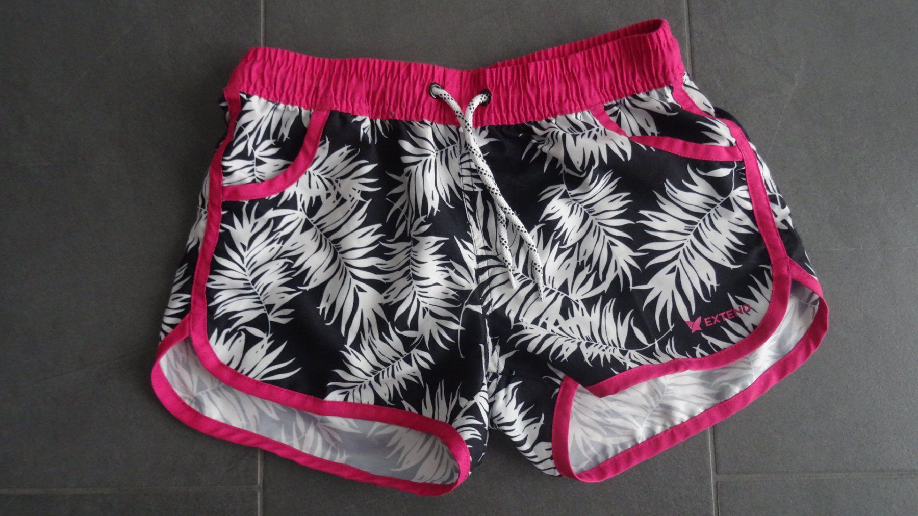 Hosen: Extend Kinder Surfshorts, Gr. 152 – Gebraucht aus Beinwil am See von den_p9db