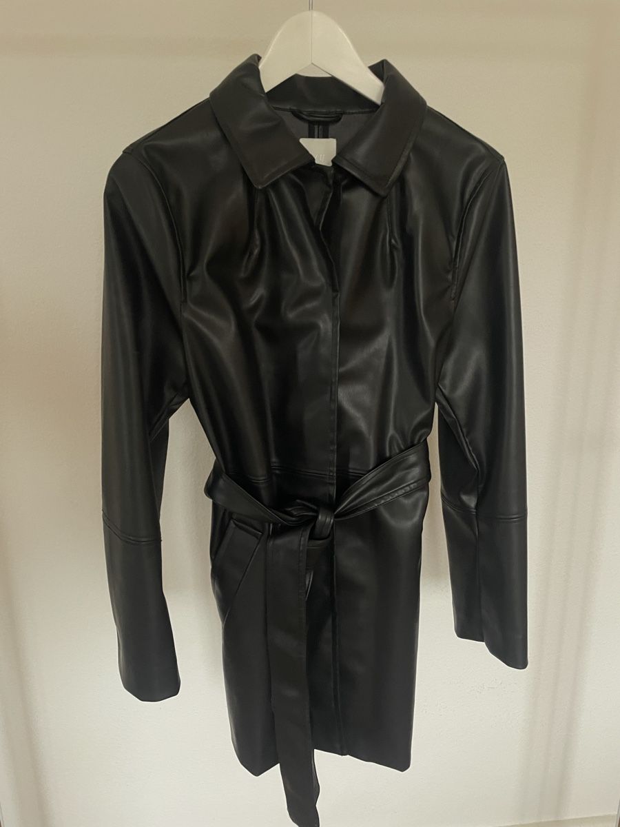 H&M Cappotti: Schwarzer Kunstleder Mantel – Usato da Olten venduto da mic_b5c2 3