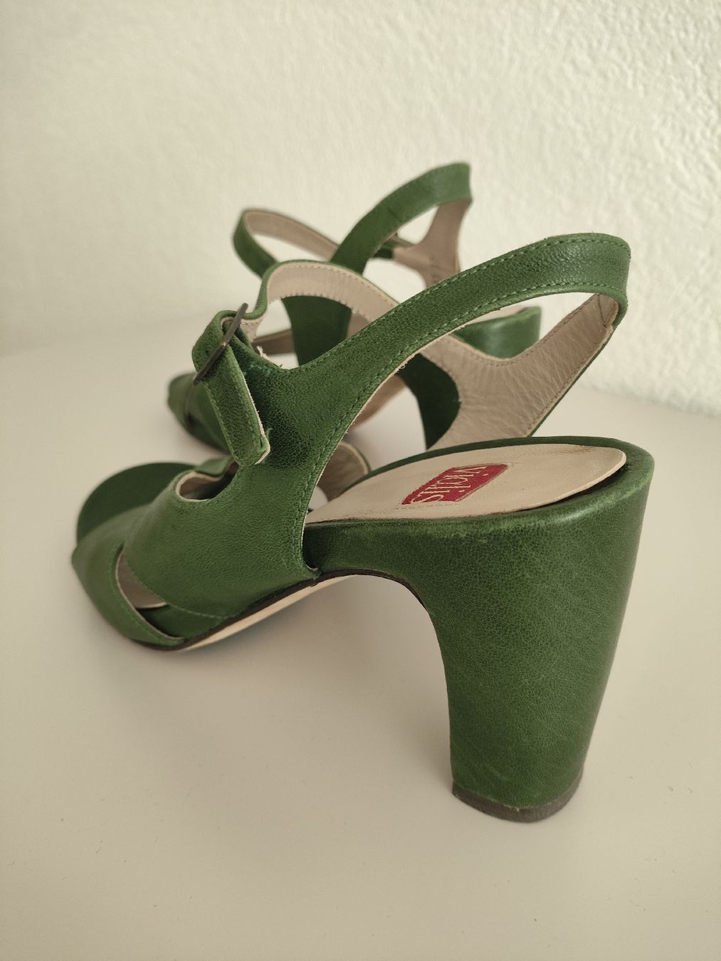 Scarpe da donna: Vialis Green Leather Sandals Size 37 – Nuovo (secondo la descrizione) da Nyon venduto da noe_jh6c 2