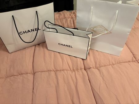 Chanel und Versace Papiertragetaschen, neuwertig, 3 Stk.