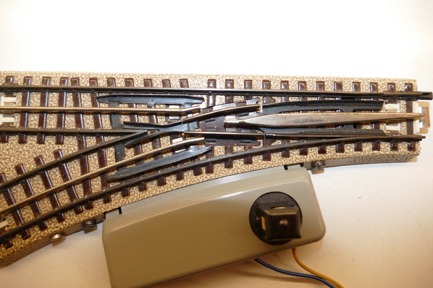 Märklin Modellini di ferrovie: Märklin H0: Elektr. Uraltweiche links – Usato da Niederhasli venduto da rail-duerst 2