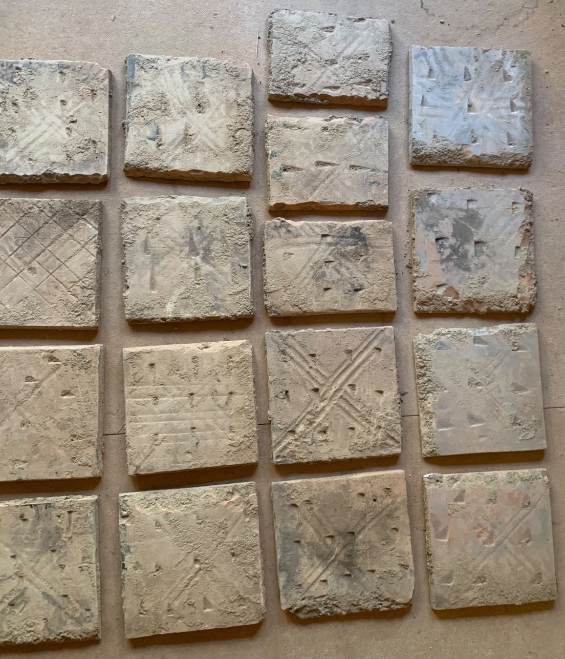 Altri mobili d'antiquariato: Alte Kacheln vom Kachelofen – Usato da Goldingen venduto da Bergler012 7