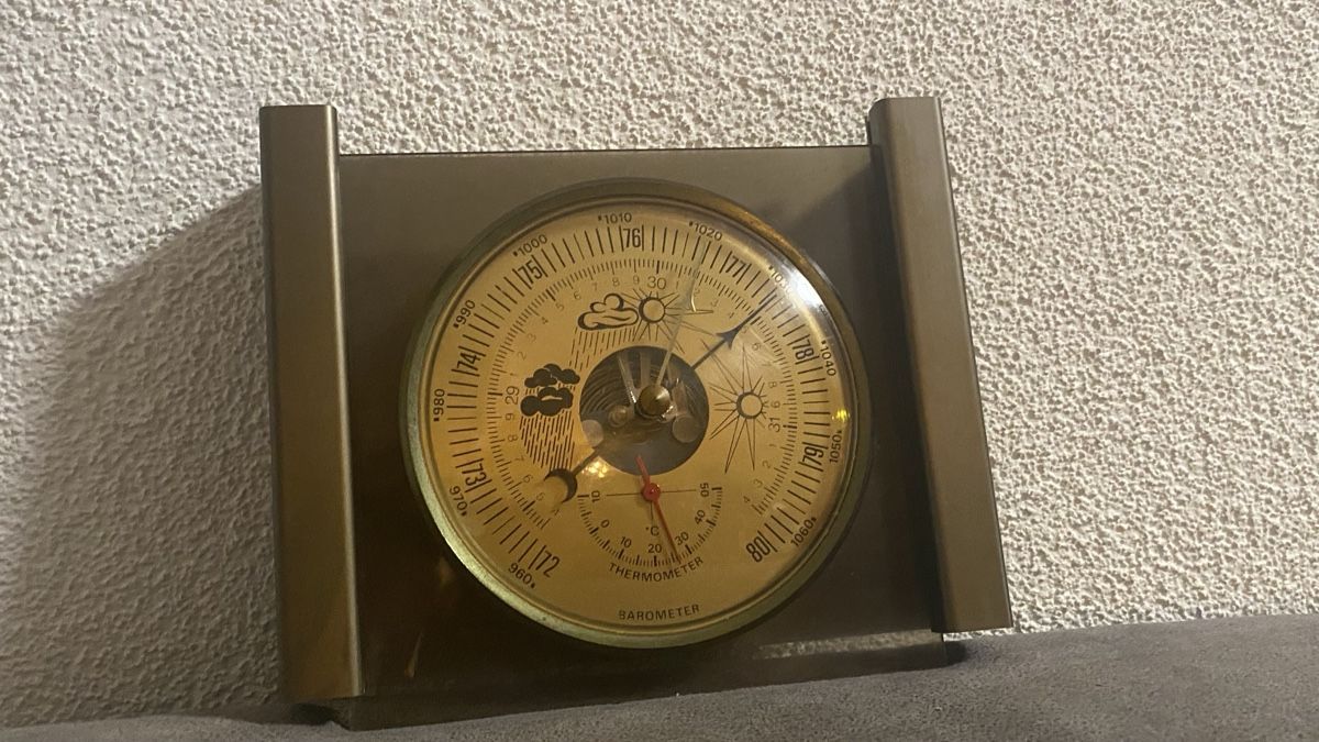 Autres appareils anciens: Barometer Thermometer Messinstrument braun gut erhalten – D'occasion à Zürich par Timi80