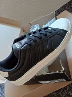Baskets Adidas Street  noir taille 43.5 neuf jamais portee