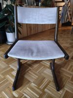 Chaise vintage en bois massif, assise et dossier en tissu