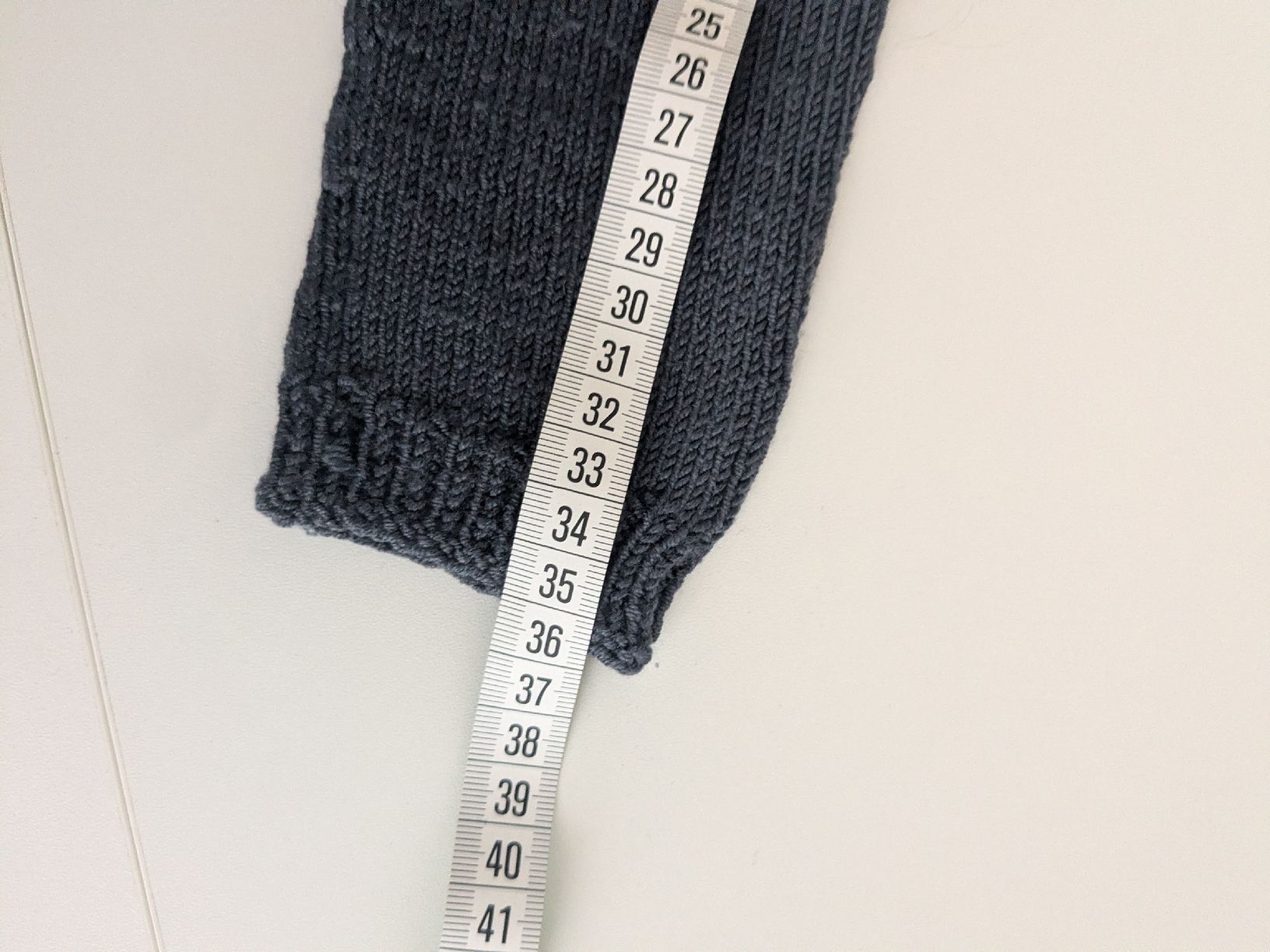 Pullover & Sweatshirts: Winter Strickpullover Grau/Weiss Gr. 110 Top Zustand! – Gebraucht aus Rorschach von olg_5qq2 3