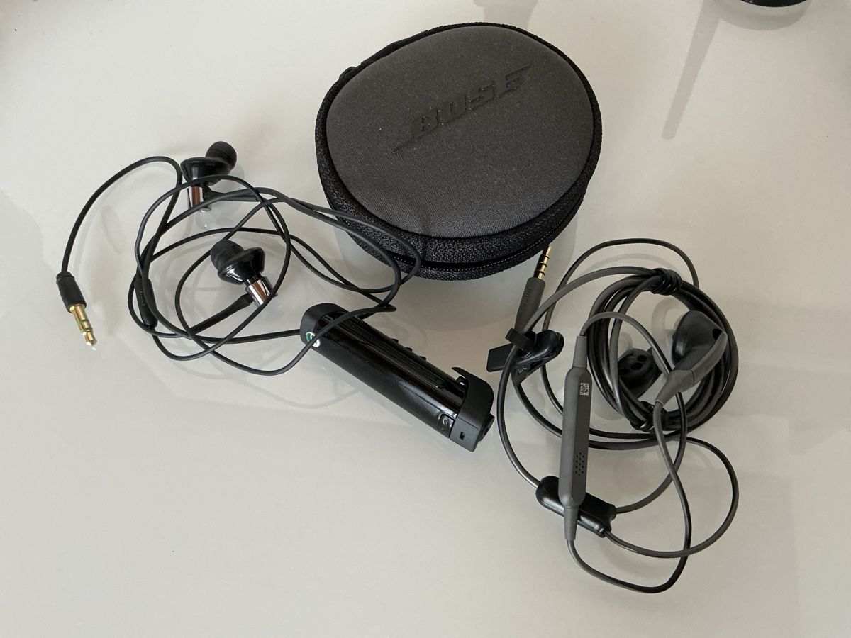 Bose Kopfhörer: Bose Kopfhörer mit Sony Bluetooth Adapter und Tasche – Gebraucht aus Wängi von Madella