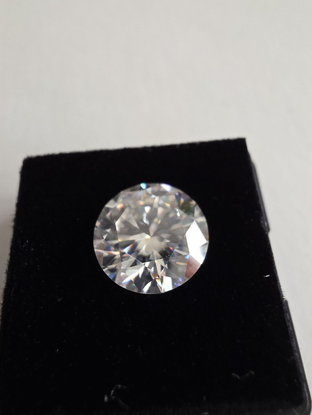 Pietre preziose: Diamant Moissanite 10mm. 3,6 Karat – Nuovo e nell'imballaggio originale da Menziken venduto da Mirager
