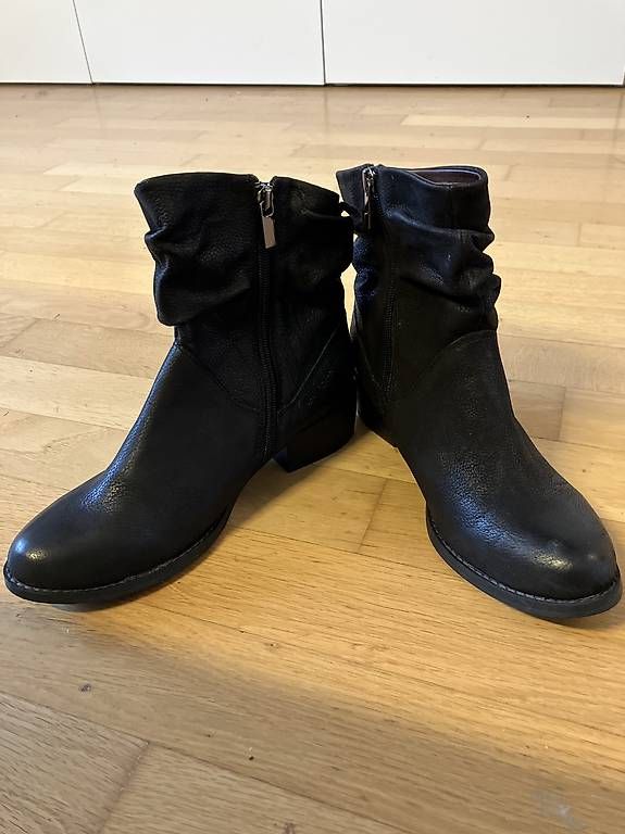 Scarpe da donna: Modische Bata Stiefel Gr. 38 neu schwarz – Usato da Zürich venduto da Zueriost