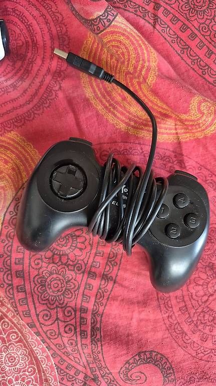 Logitech Manettes: Controller logitech – D'occasion à Lugano par Ceruttig
