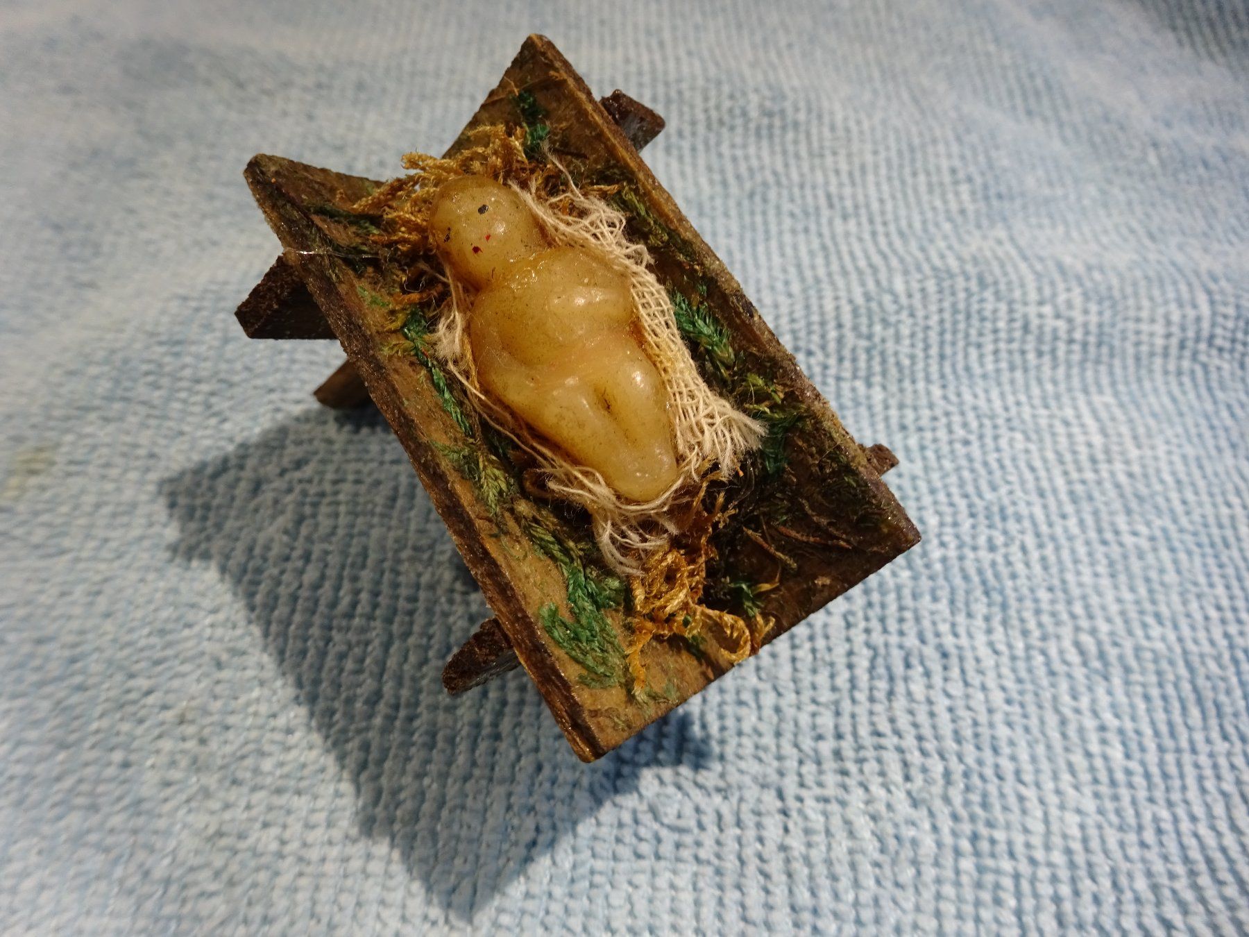 Sculture & Statue: Mini Bidermeier Krippe / Wachs – Usato da Esslingen venduto da eintagammeer