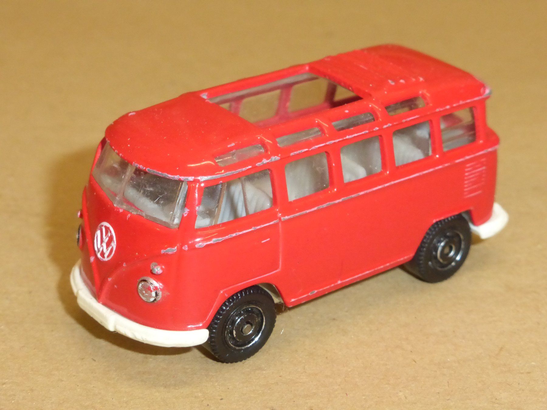 Matchbox Spielzeuge: Matchbox VW Transporter rot Modellauto gebraucht – Gebraucht aus Gempen von Smokie72
