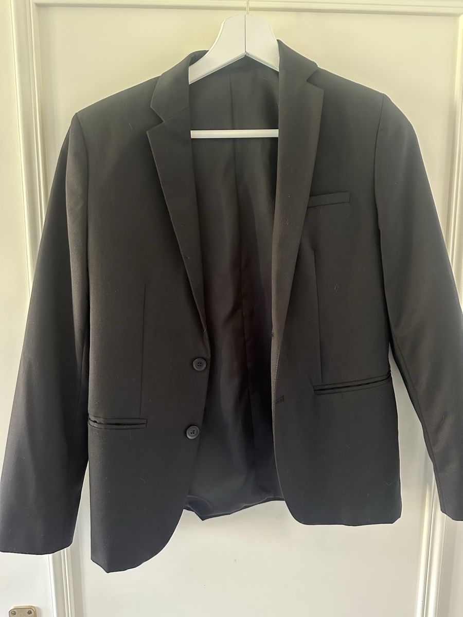 C&A Completi: Boys black suit size 140cm – Usato da Grand Lancy venduto da rac_6wqz 5