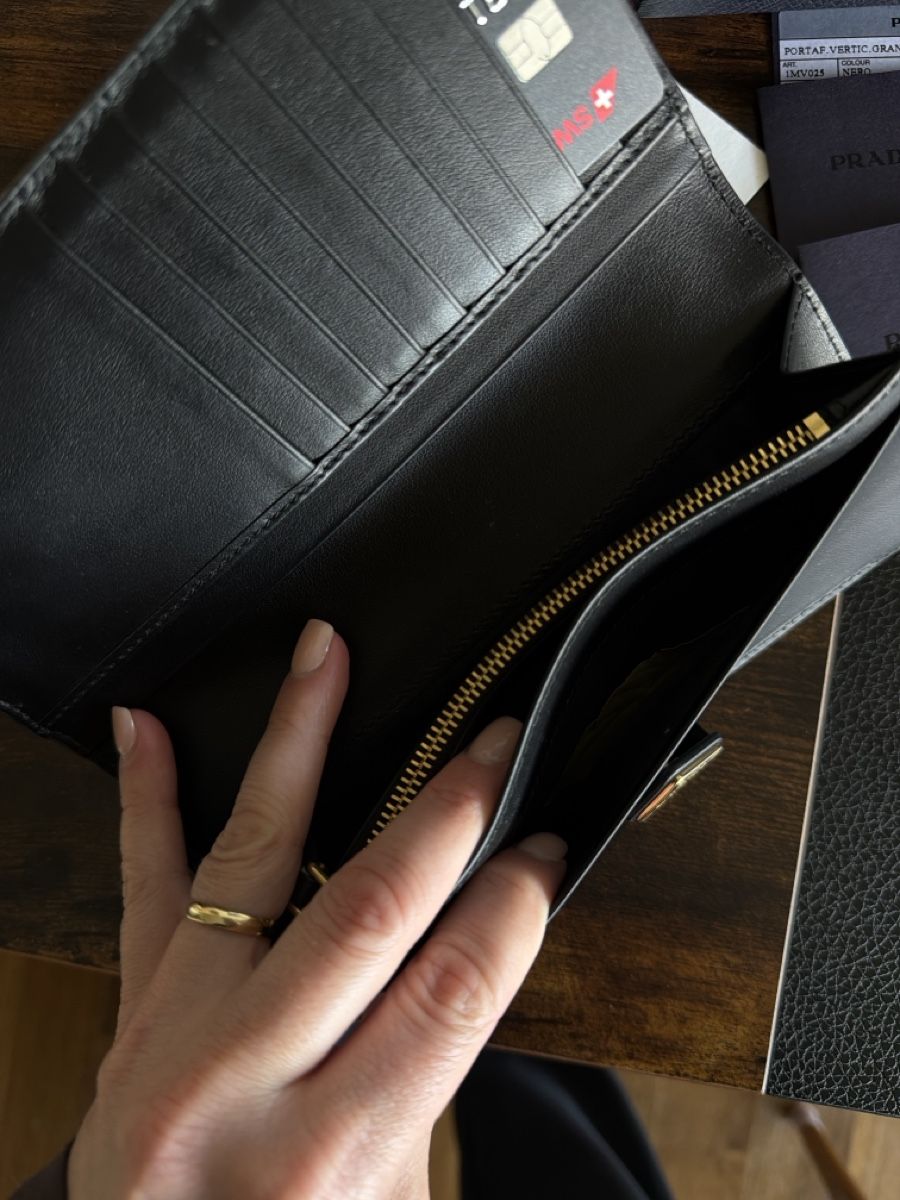 Prada Portamonete: Prada Wallet black leather with box and certifications – Usato da Beringen venduto da Edu-Nati 6