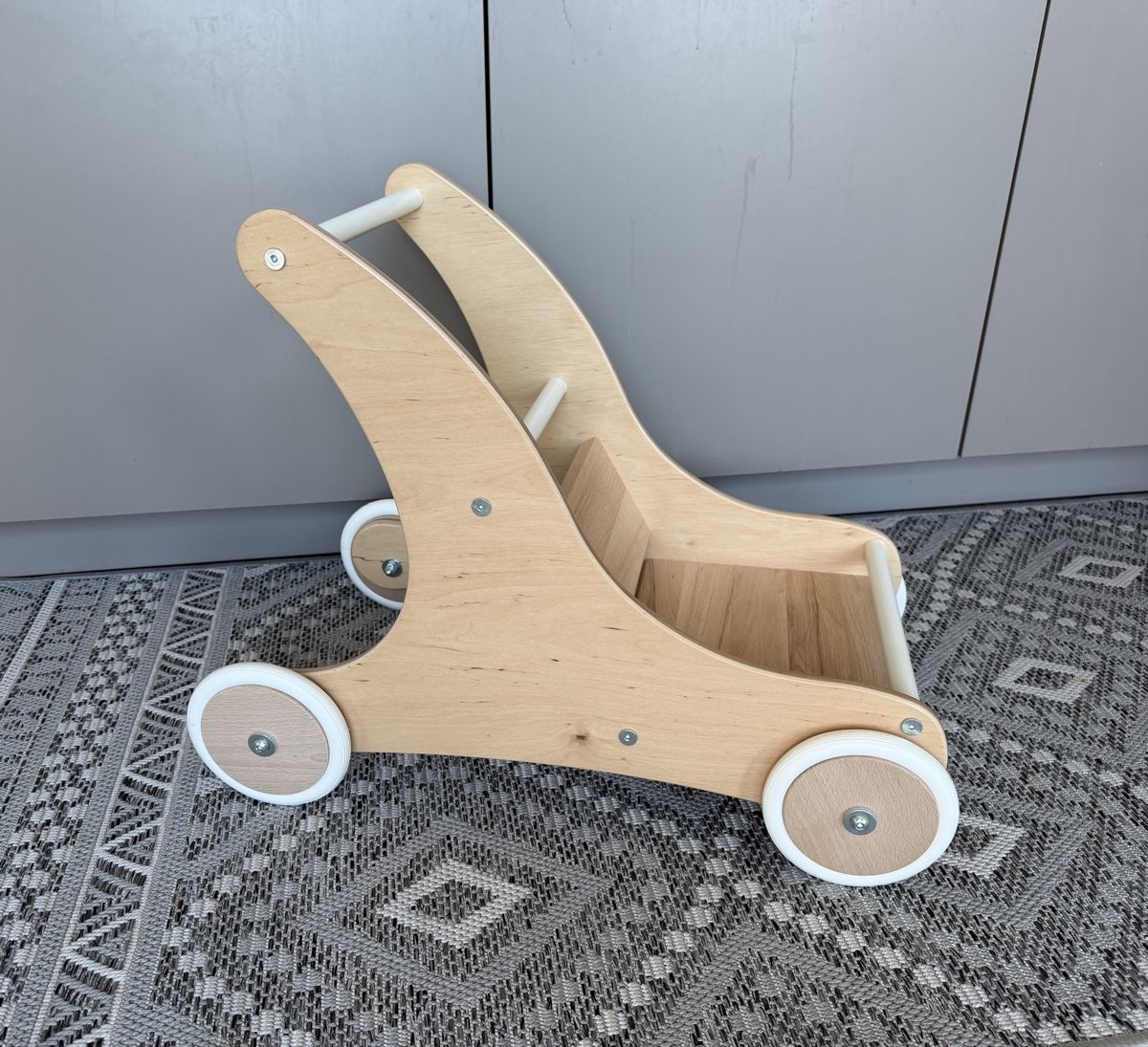 Articoli in legno: Lauflernwagen aus Holz – Usato da Rheinfelden venduto da dBartel 1