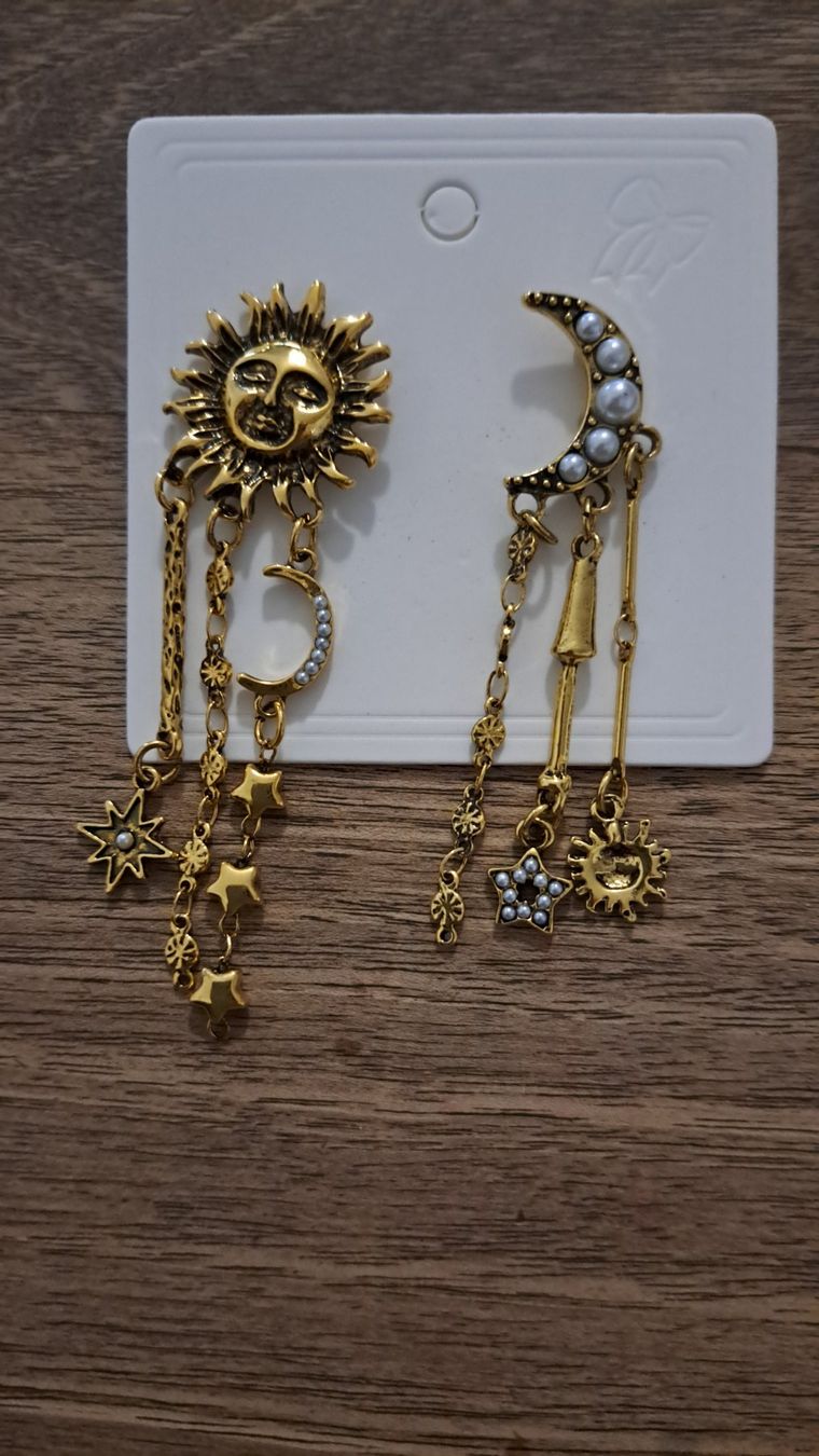 Orecchini pendenti & Orecchini a lobo: boucles d'oreilles pendentif lune et soleil – Nuovo (secondo la descrizione) da Chêne-Bourg venduto da n4r_7kyb