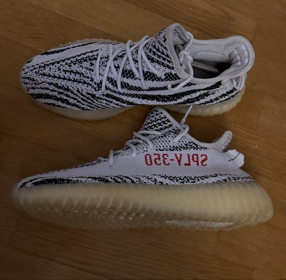 Adidas Herrenschuhe: Adidas Yeezy Boost 350 V2 Zebra – Gebraucht aus Ettingen von mengi