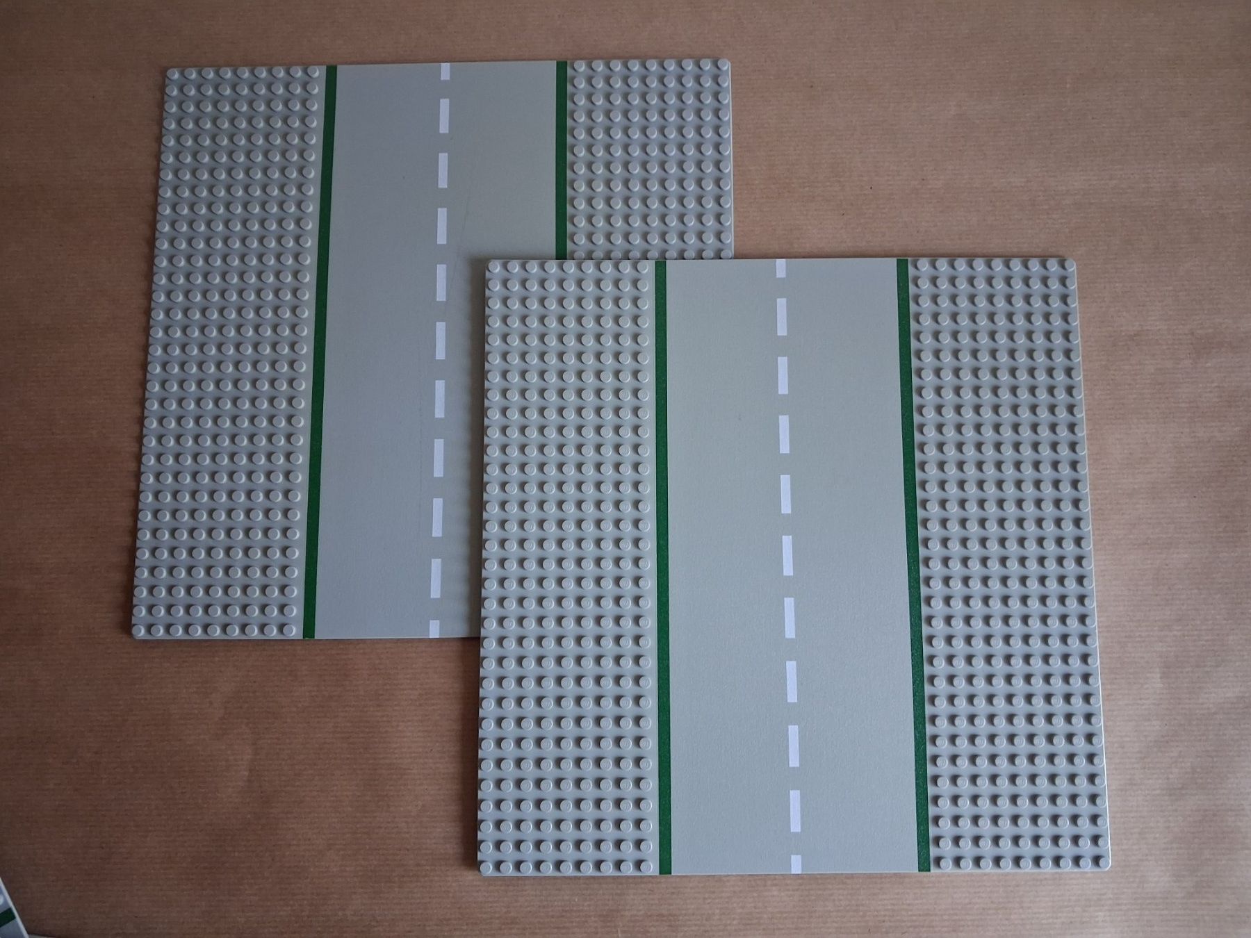 Lego Jouets: 10 Lego Strassenplatten 32x32 Noppen. Grau – D'occasion à Hagendorn par siwasi3 2