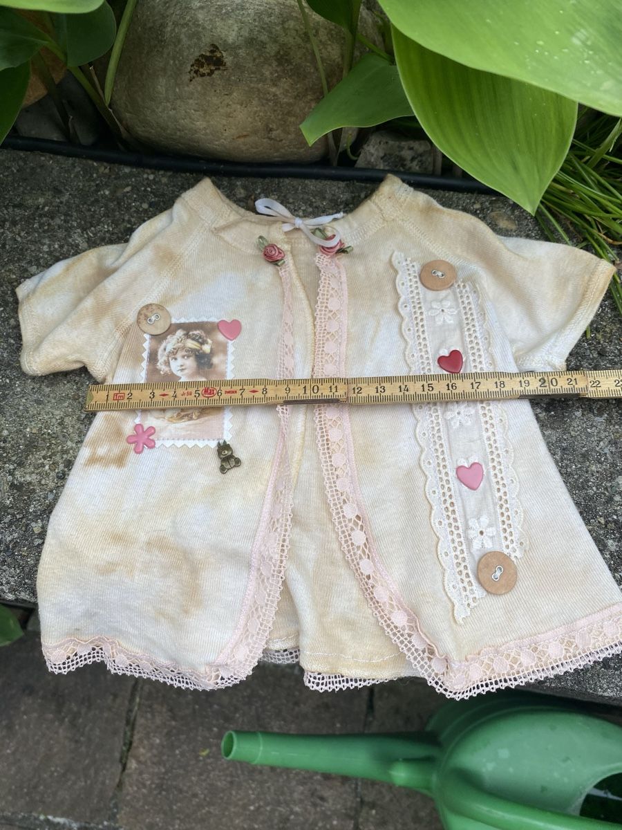 Bambole: für Puppen oder Teddy‘s 2 Jäckchen – Nuovo e nell'imballaggio originale da Langenthal venduto da flower101 1