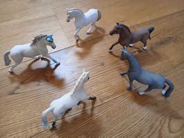 5 SCHLEICH   PFERDE