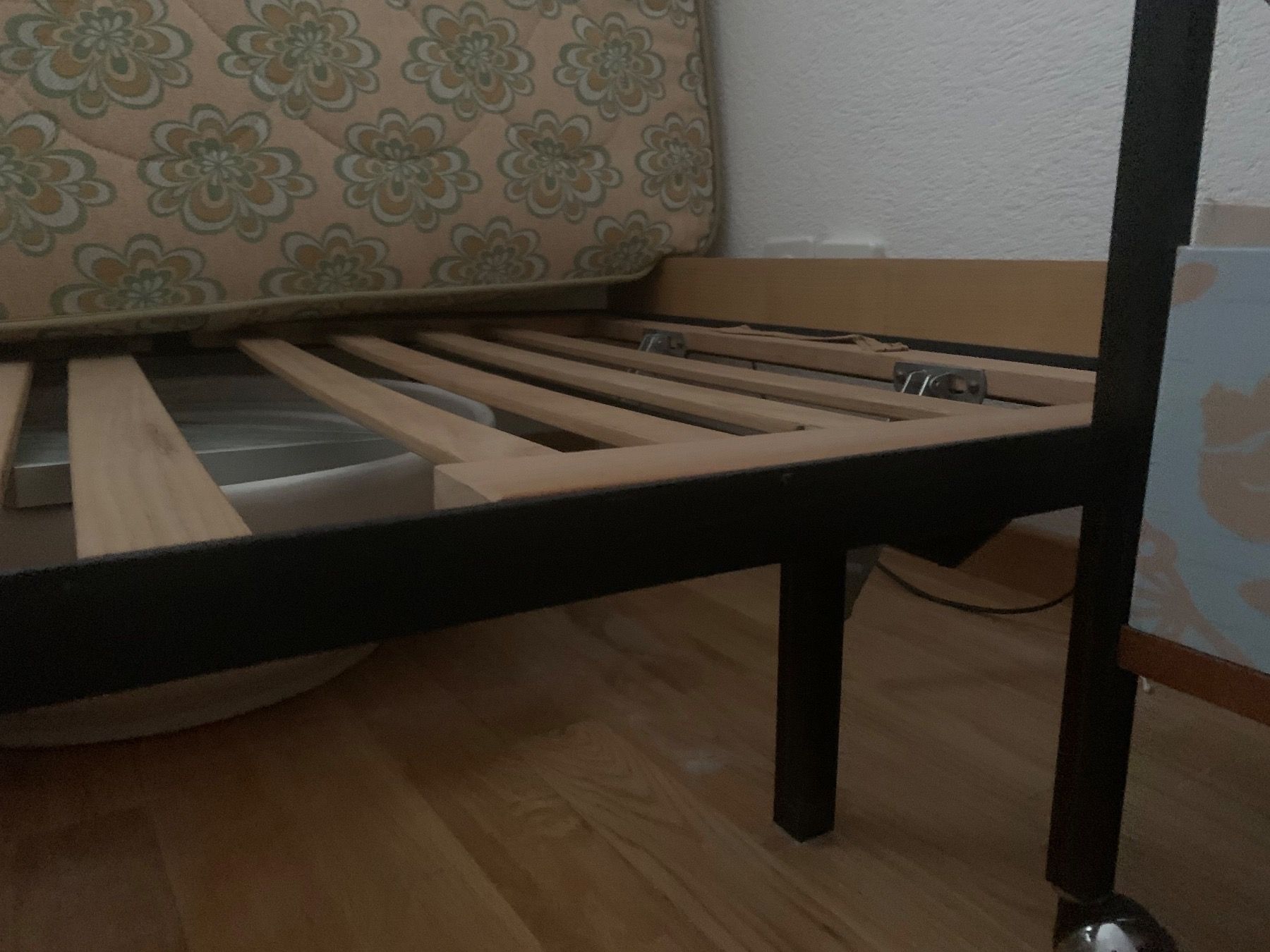 Letti: Victoria Möbel Bett  Eisen+Holz – Usato da Wallisellen venduto da Swissline11 5