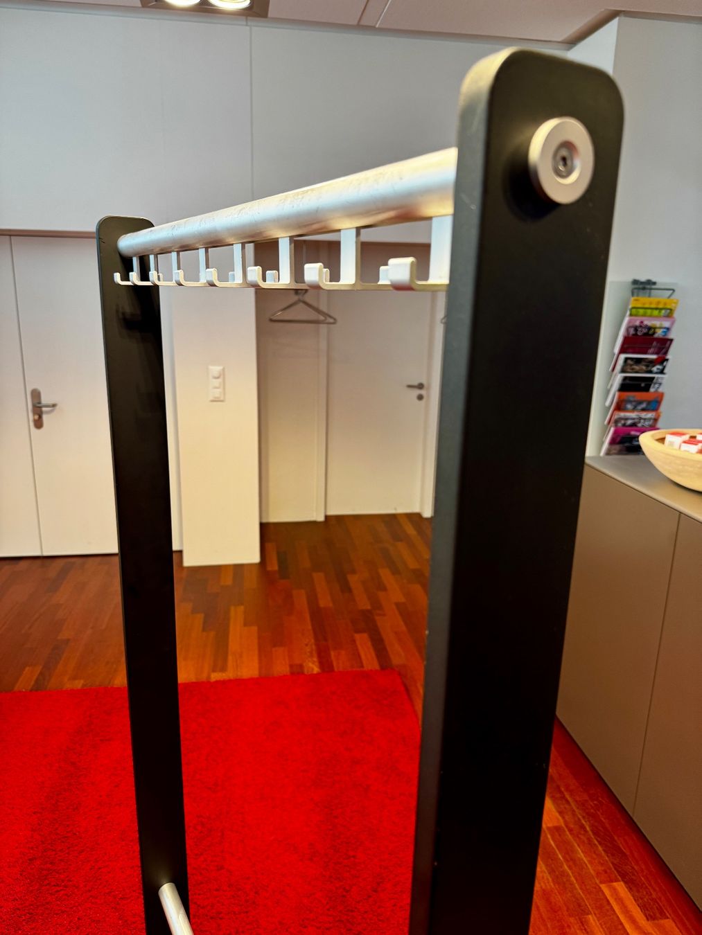 Garderobe: CASCANDO Designer Garderobe mit Haken – Gebraucht aus Magden von timboe 1