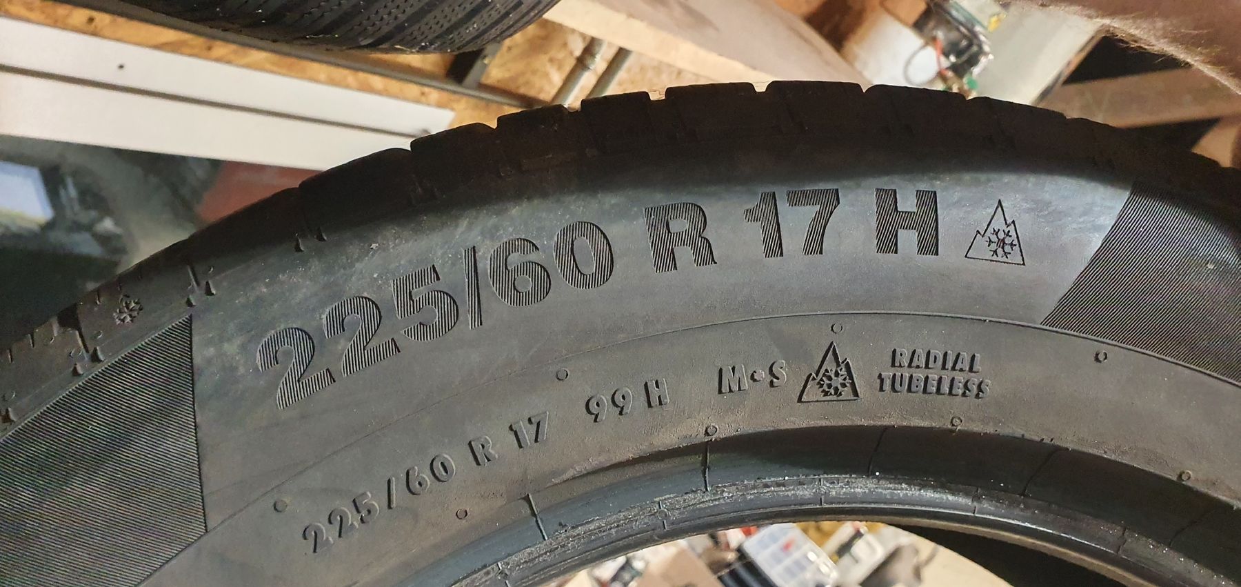 Pneumatici & Ruote complete: 4x Winterreifen 225/60 R17 – Usato da Hergiswil b. Willisau venduto da riffraff6133 2