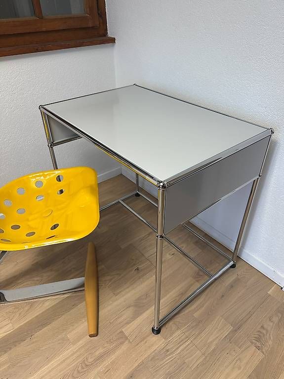 USM Bureaux: Bureau / Desserte USM Haller en Gris Clair // Ref. AY0432 – D'occasion à Ravoire par ARKY_s 1