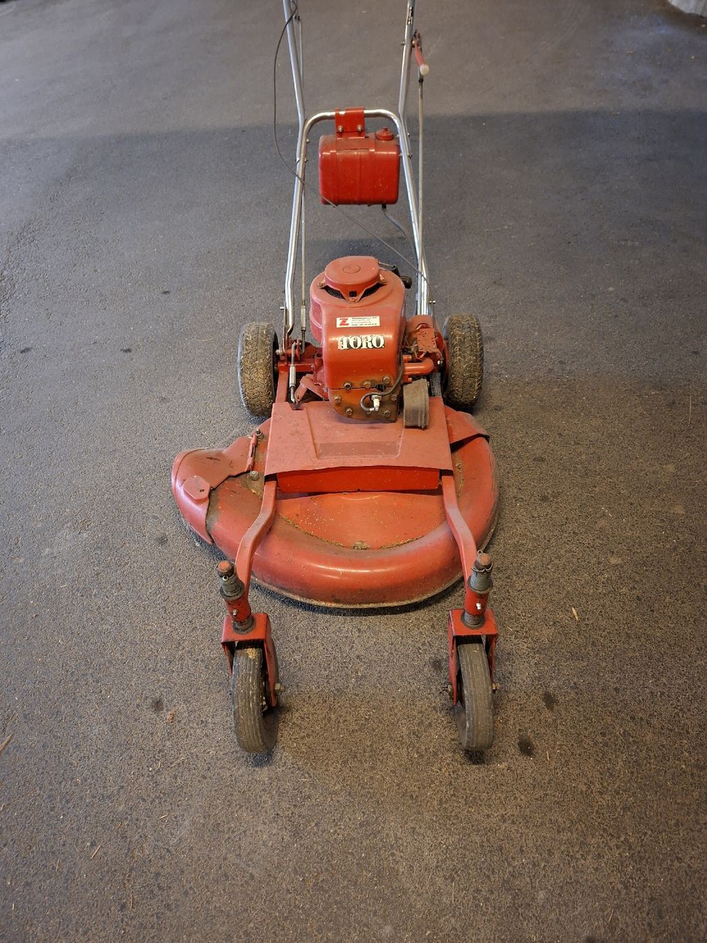Toro Tondeuses à gazon: Robuster Toro Profi-Rasenmäher / Achslenker  – D'occasion à Chur par _k9s5
